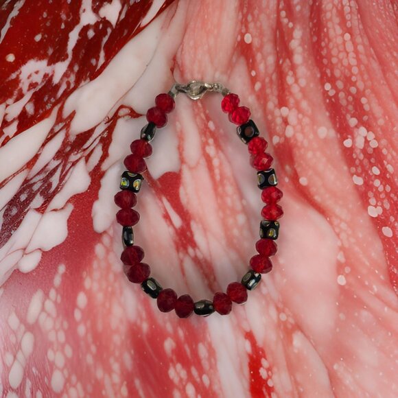 Red /Black bracelet ~ 7 inch - Picture 2 of 2
